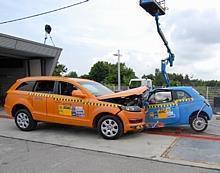 Crashtest Audi Q7 mit Fiat 500